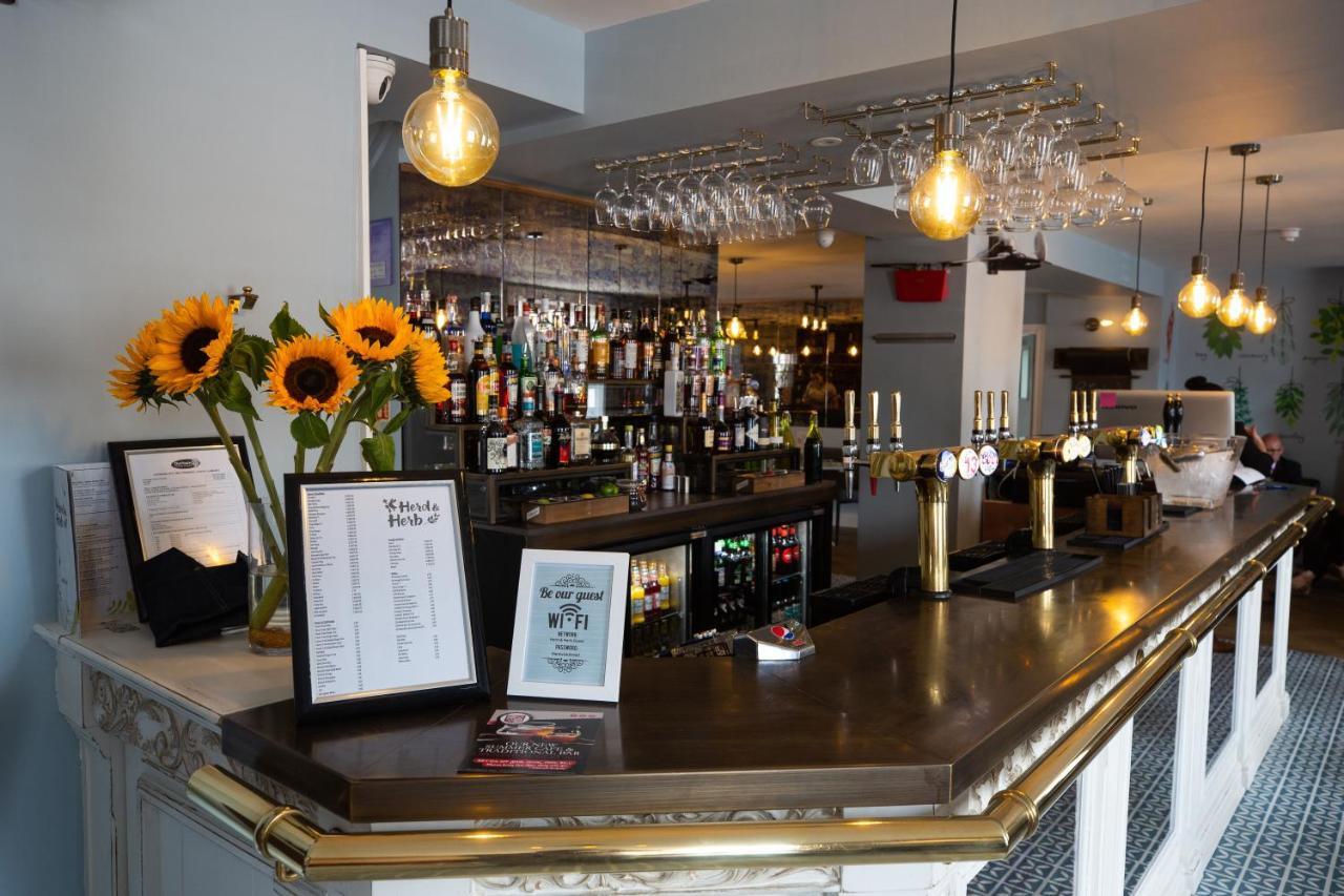 Hardwick Arms Отель Седжфилд