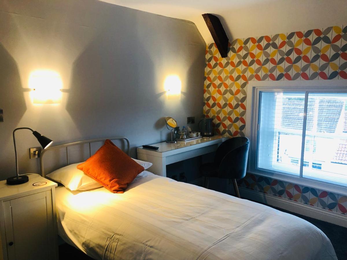 Hardwick Arms 3*